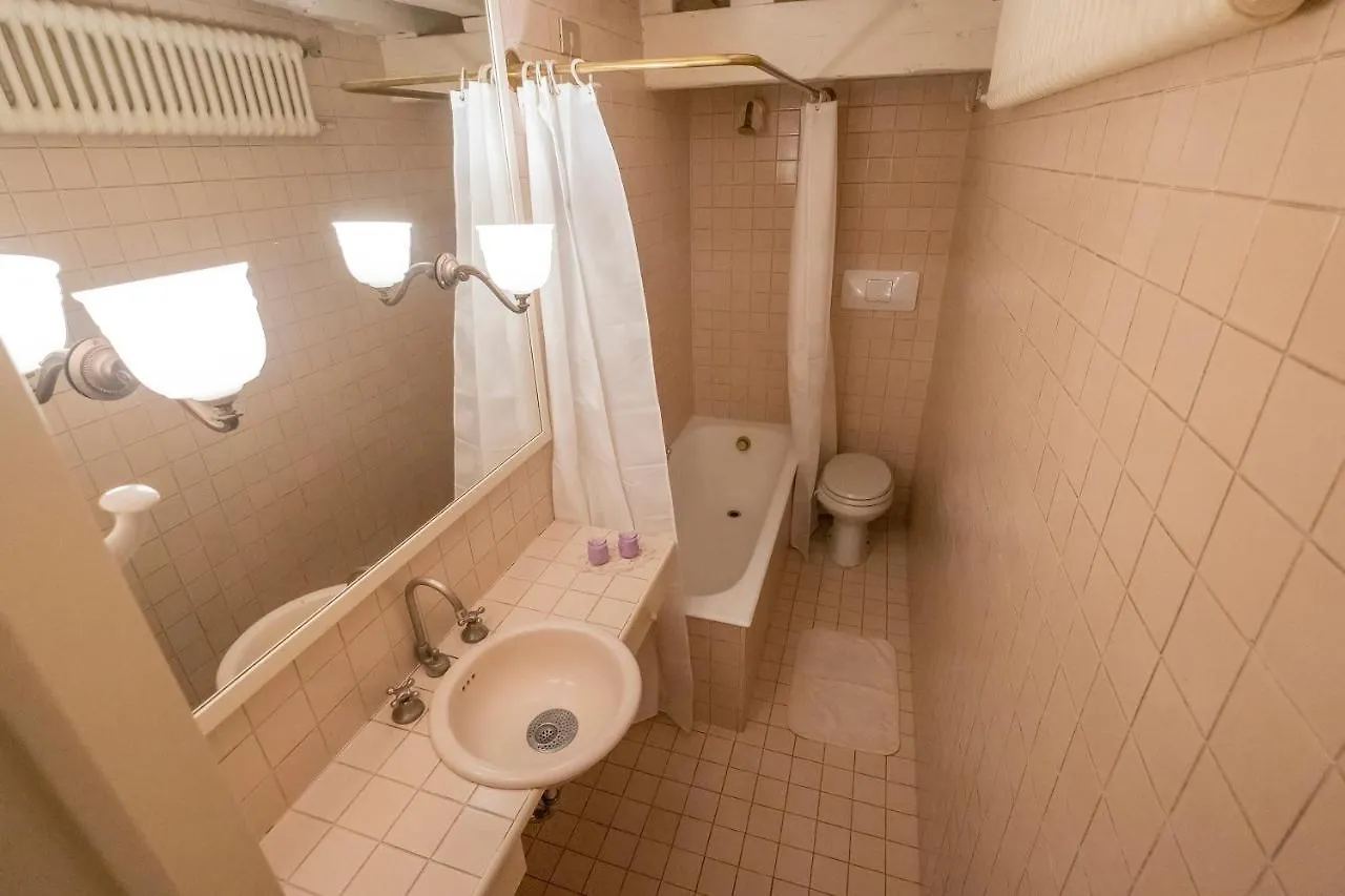 Private Room In A Gothic Palazzo Dona In The Center Of Venice Homestay