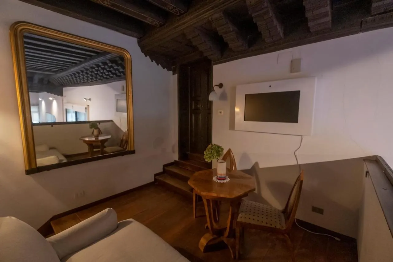 Homestay Private Room In A Gothic Palazzo Dona In The Center Of Venice Italy