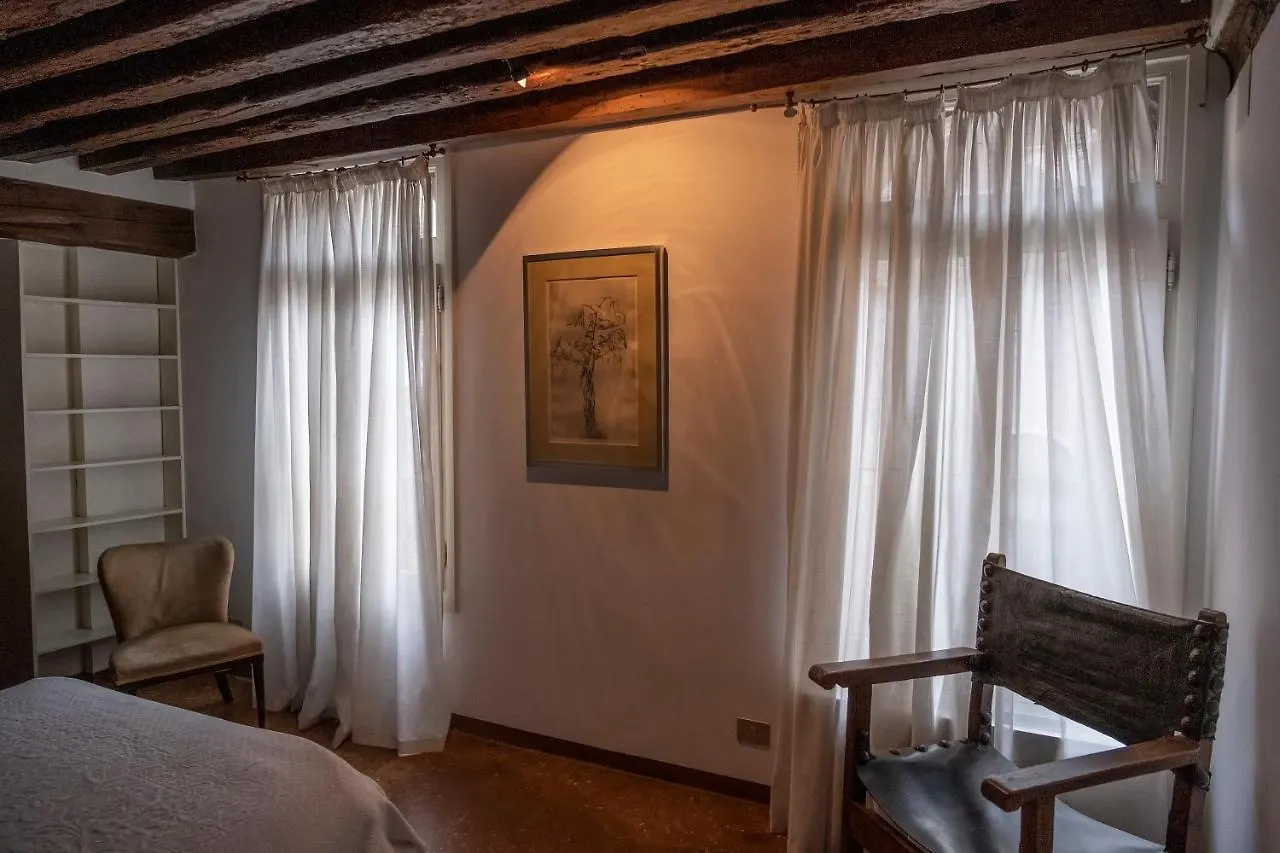 Homestay Private Room In A Gothic Palazzo Dona In The Center Of Venice