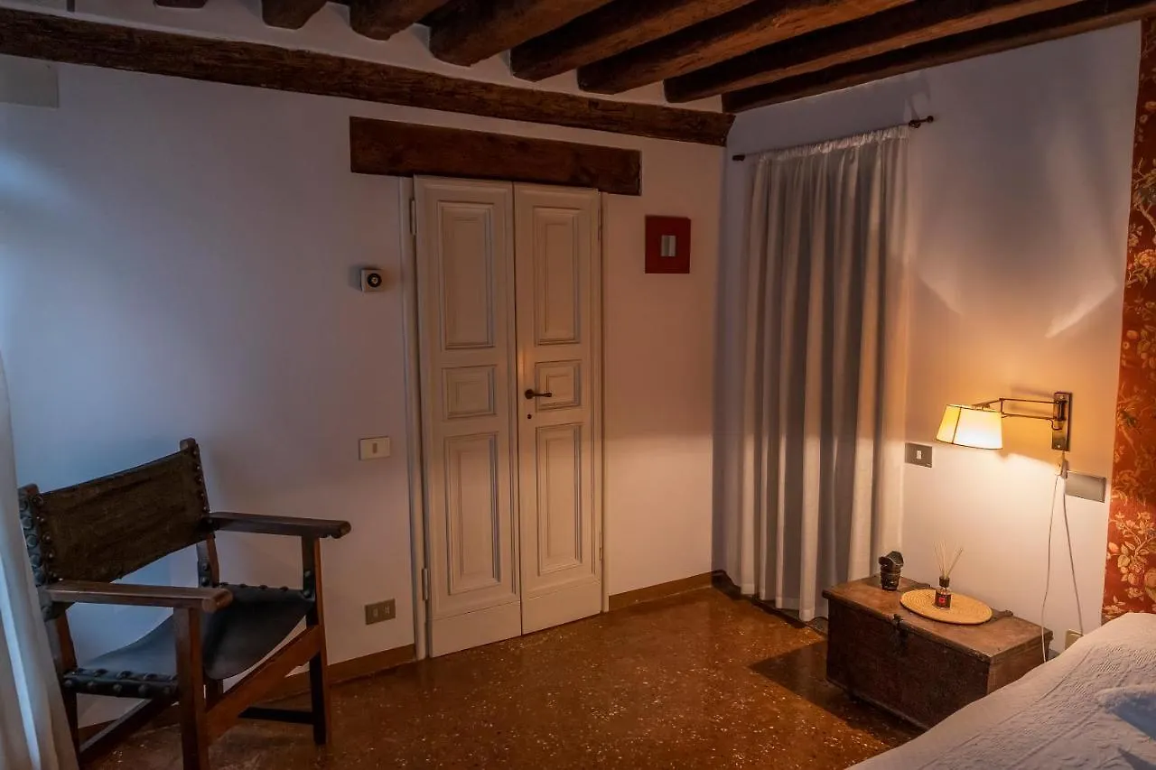 Private Room In A Gothic Palazzo Dona In The Center Of Venice 0*,