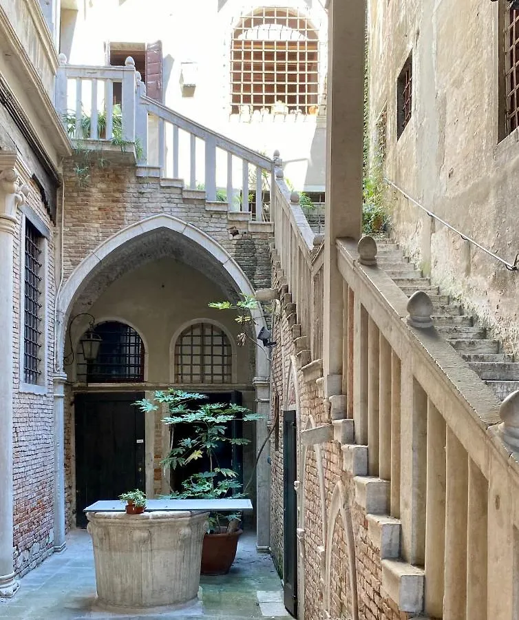 Private Room In A Gothic Palazzo Dona In The Center Of Venice Italy