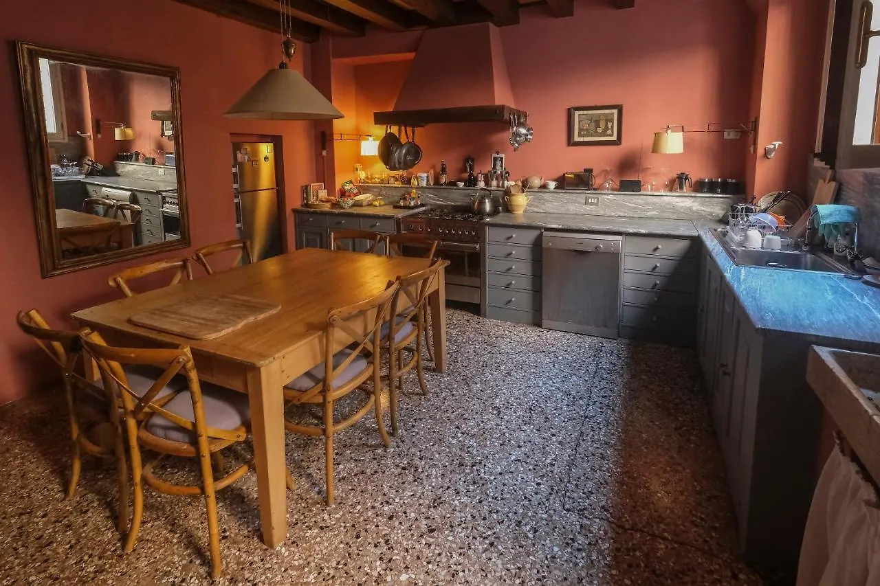 Private Room In A Gothic Palazzo Dona In The Center Of Venice Homestay